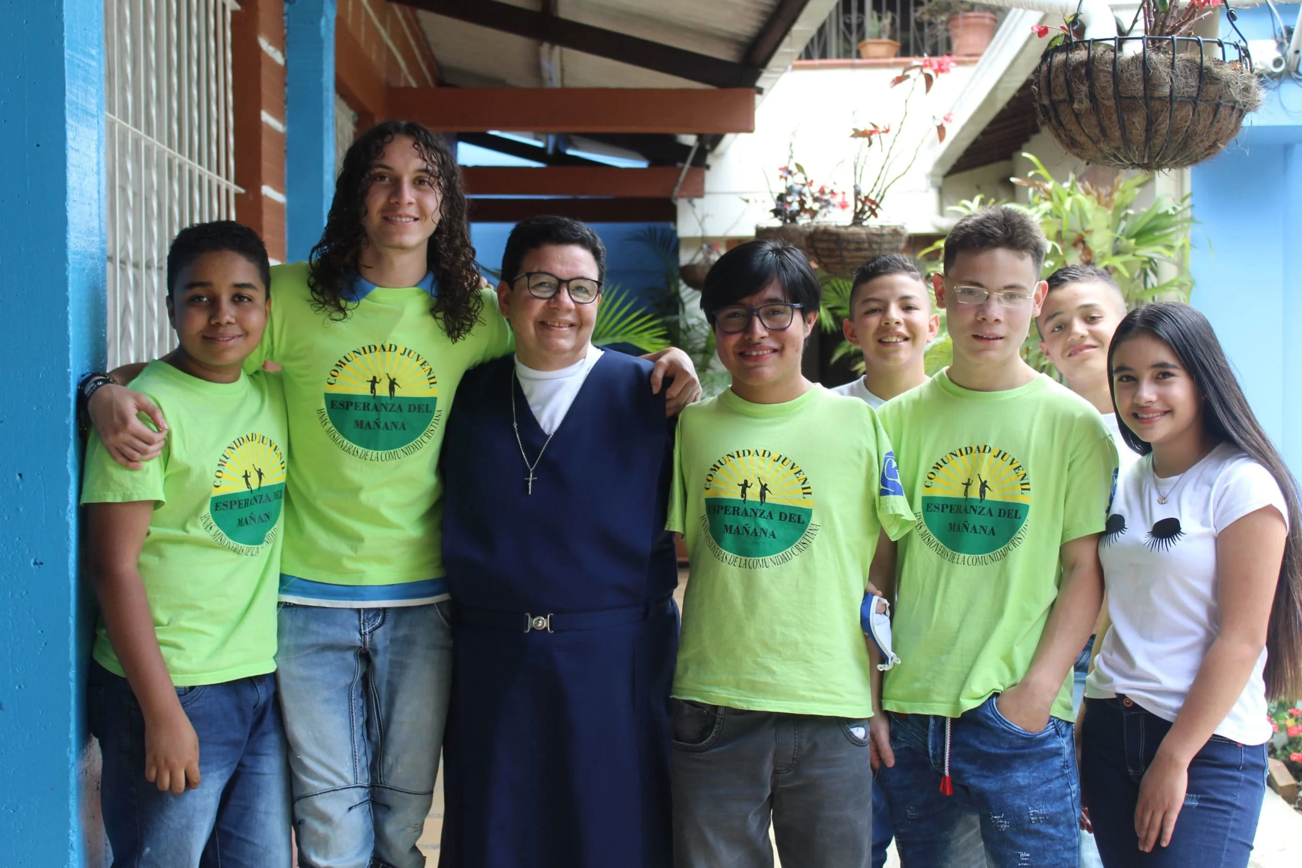 Jóvenes en jornada de servicio comunitario